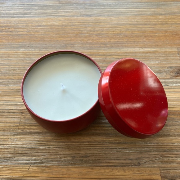 Handmade‎ 8oz Soywax candle Peppermint scent in red metallic tin with lid - Picture 1 of 2